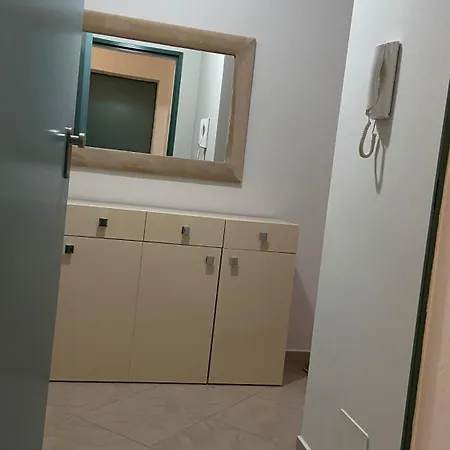 Apartment Contact 2 *