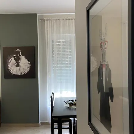Contact 2 Apartment *